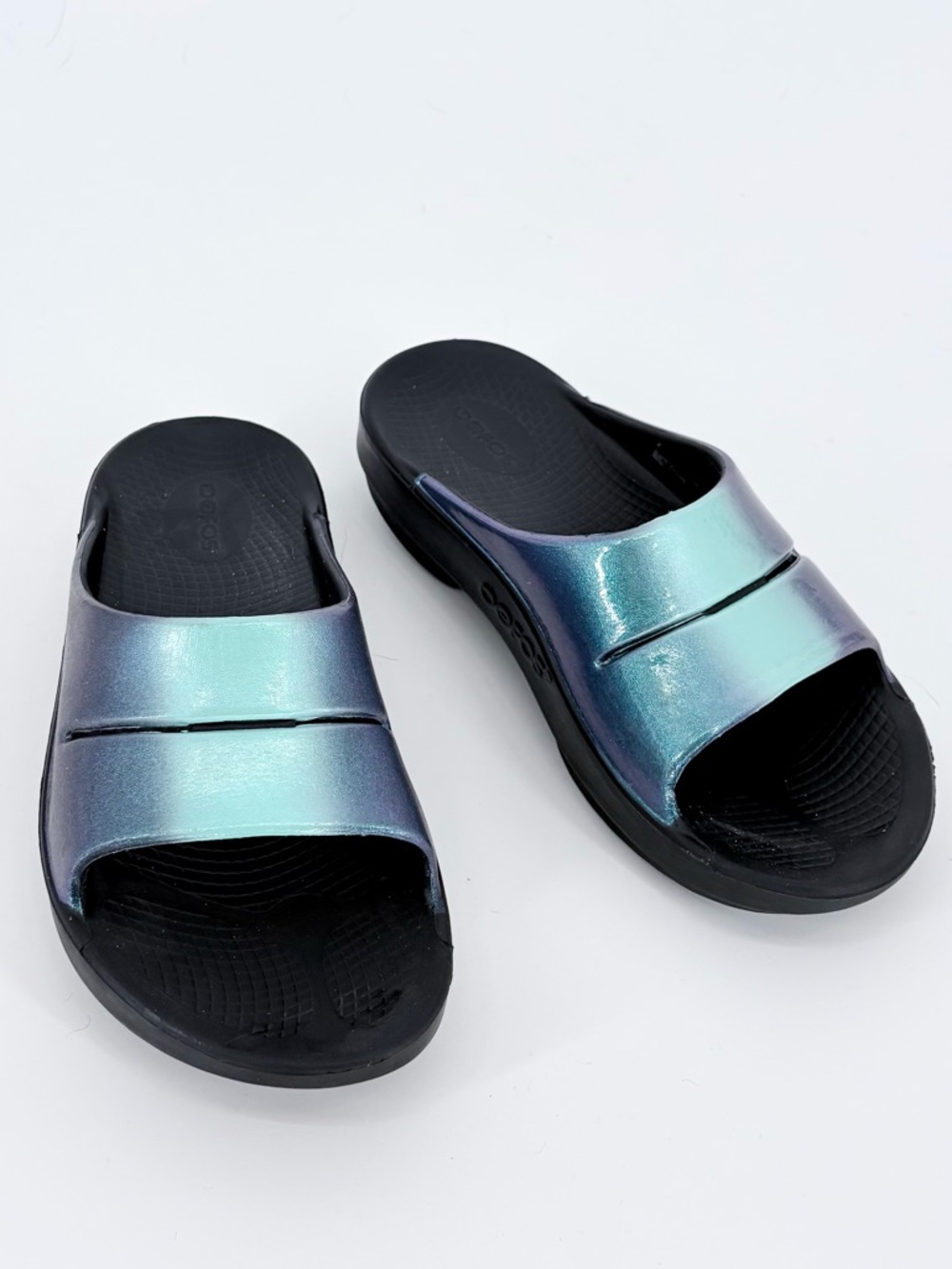 Oofos OOahh Luxe Slide Sandal in Atlantis - Picture 2 of 13